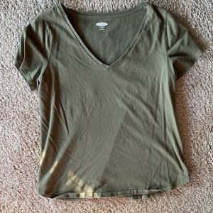 Short sleeve V-neck.